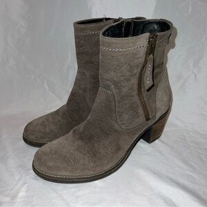 Taos Shaka Ankle Boots Side Zip Gray Embossed Suede Leather Women’s 40 US 9-9.5